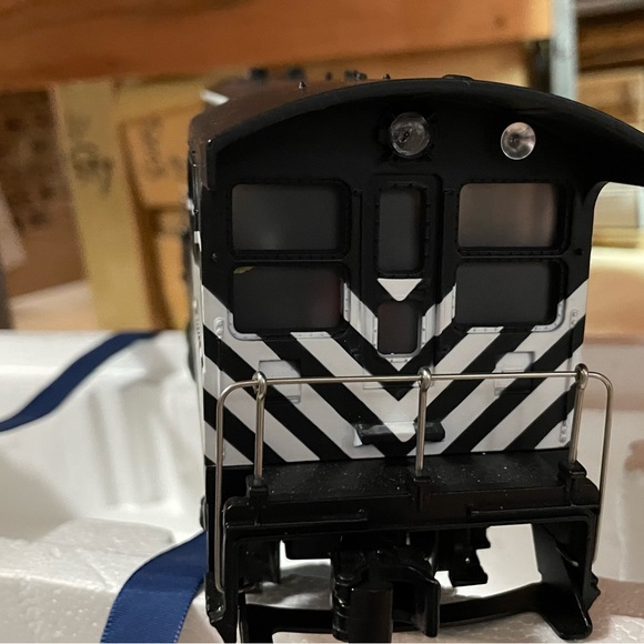 LIONEL 18847- SANTA FE H12-44 SWITCHER W/TMCC & RAILSOUNDS -BOXED- B7 - Picture 3 of 7